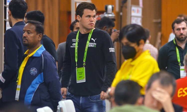 Carlsenu po zmagi na hitropoteznem šahu trojna krona