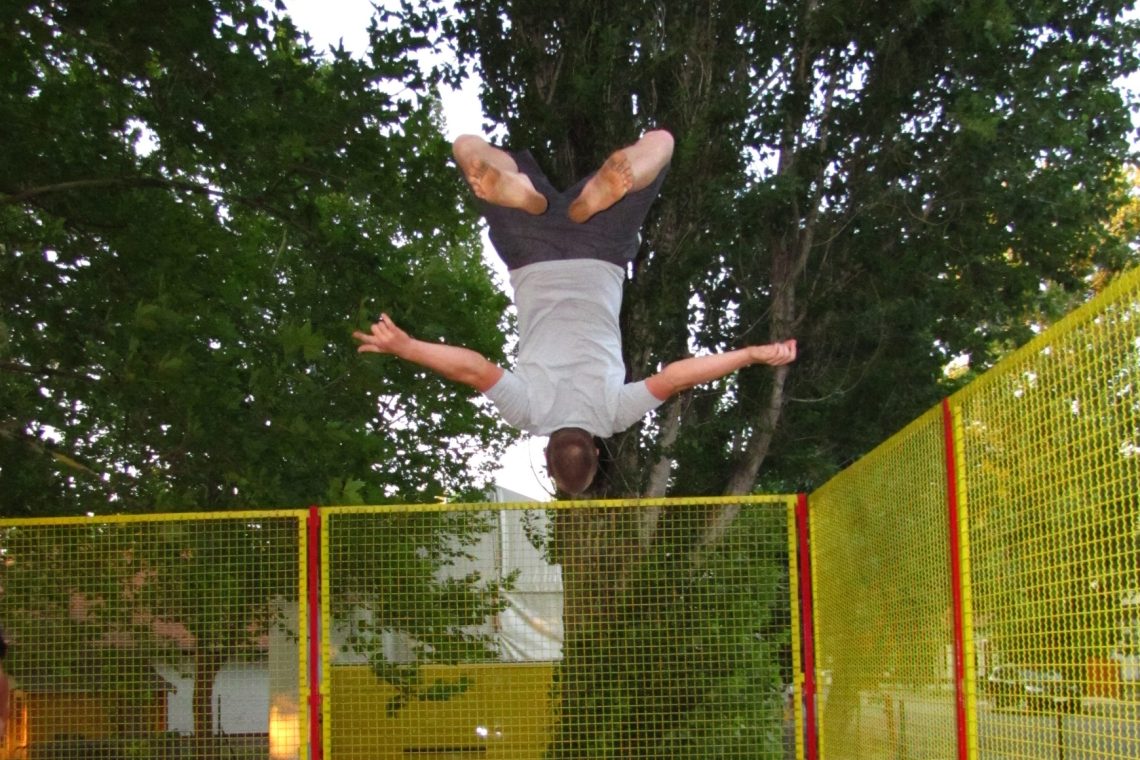 V Ljubljani danes in v soboto akrobacije na največjem trampolinu na svetu