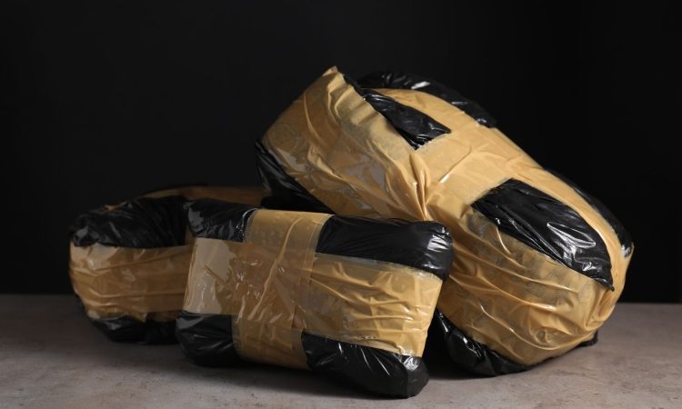 V Kopru odkrili 3000 kilogramov prepovedane droge kratom