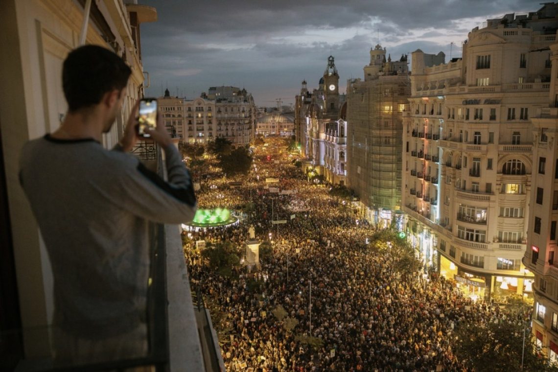 Protest v Valenciji proti upravljanju škode zaradi poplav