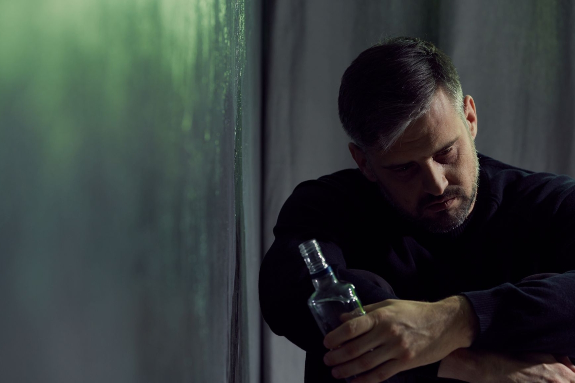 Primerjava alkohola in konoplje – katera substanca je bolj škodljiva?