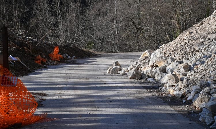 Sanacija nevarnega odseka skale Beli pesek na Bohorju