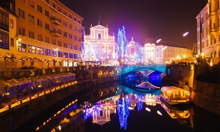 S prižigom prazničnih luči se začenja praznično dogajanje v Ljubljani