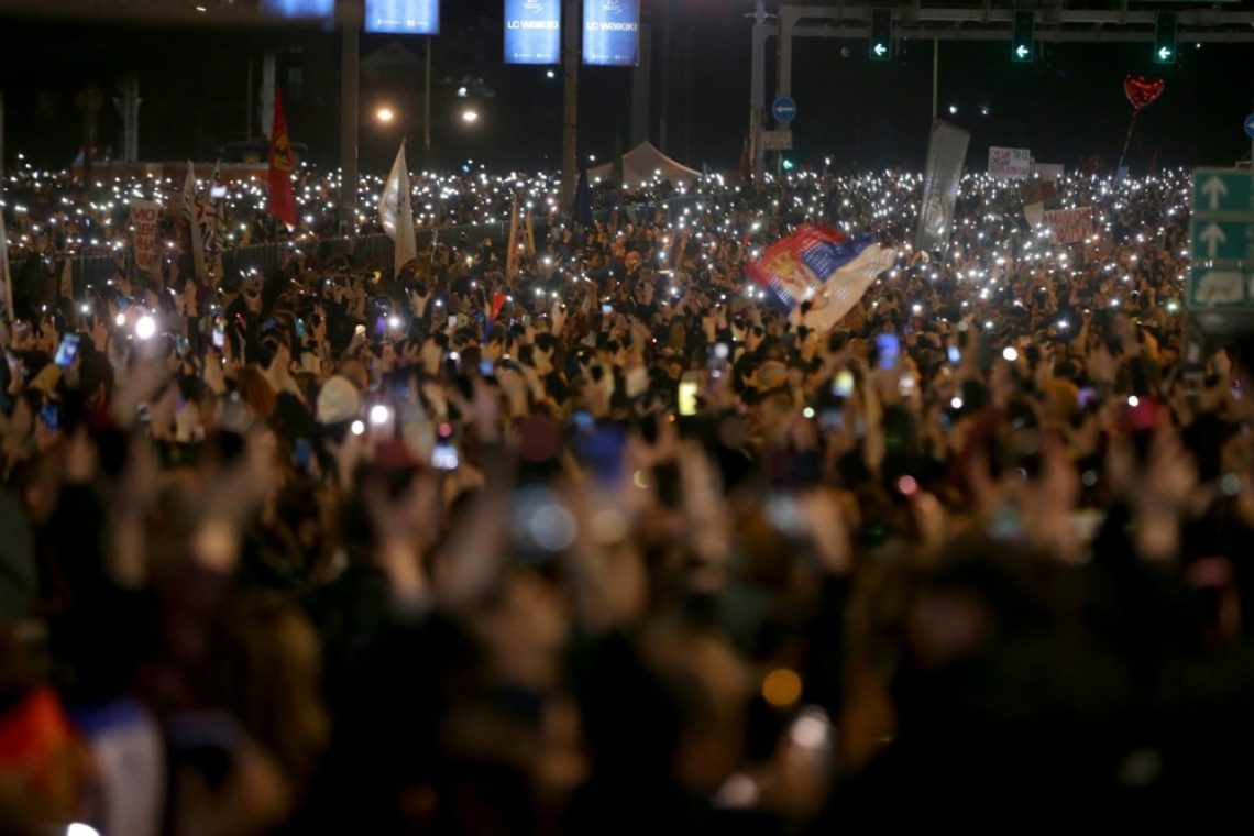 Odstop Vučevića protestov v Srbiji ne bo umiril