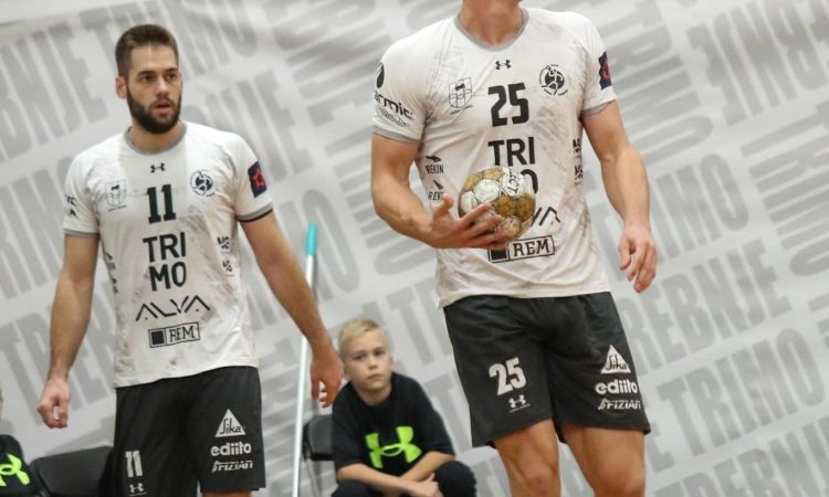 Rokometaši trebanjskega Trima so v gosteh premagali Krko s 30:26
