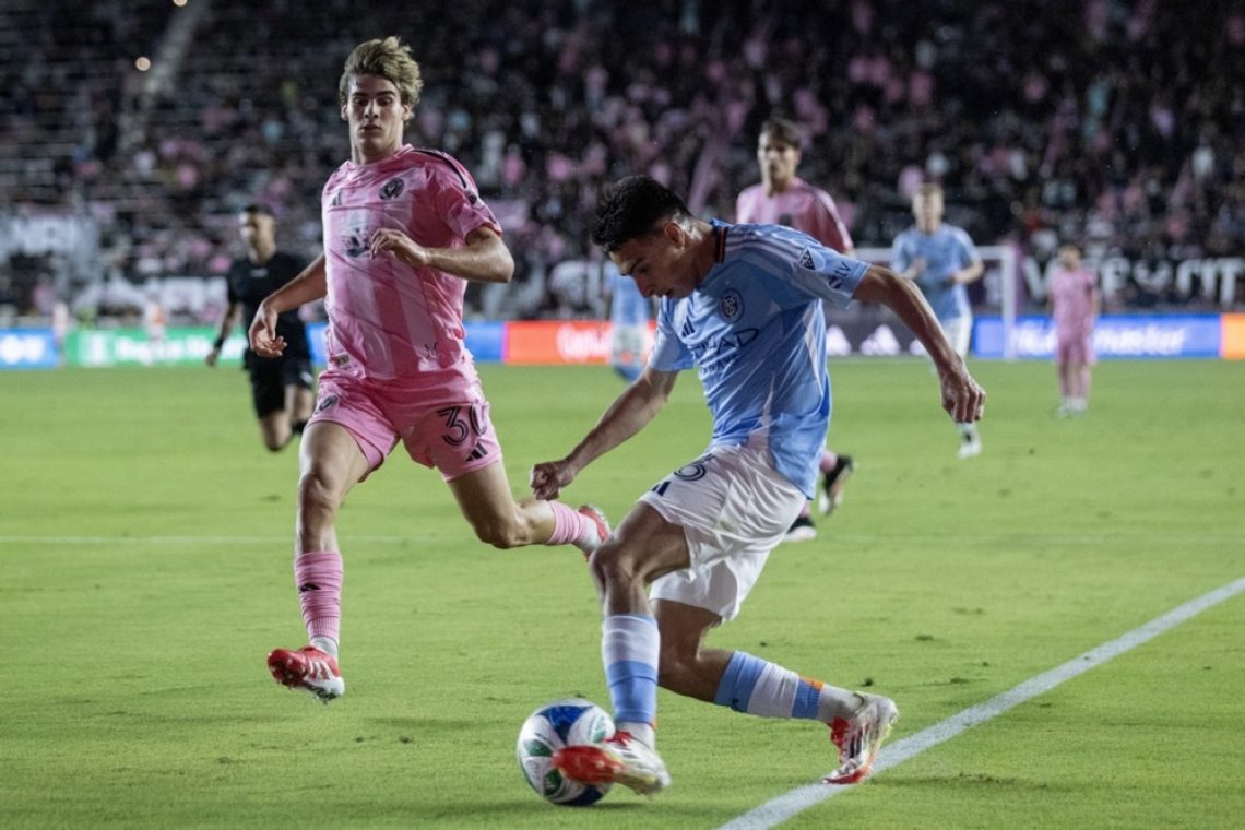 Inter po Napolijevem porazu ostaja vodilni v italijanski ligi