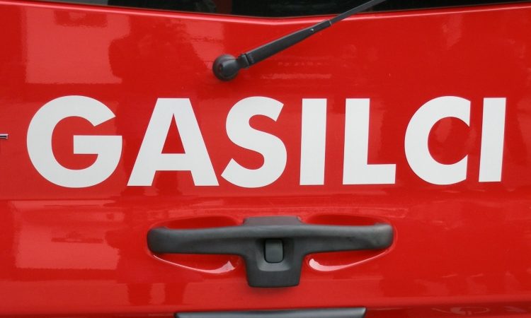 Požar v nakupovalni trgovini v Lescah