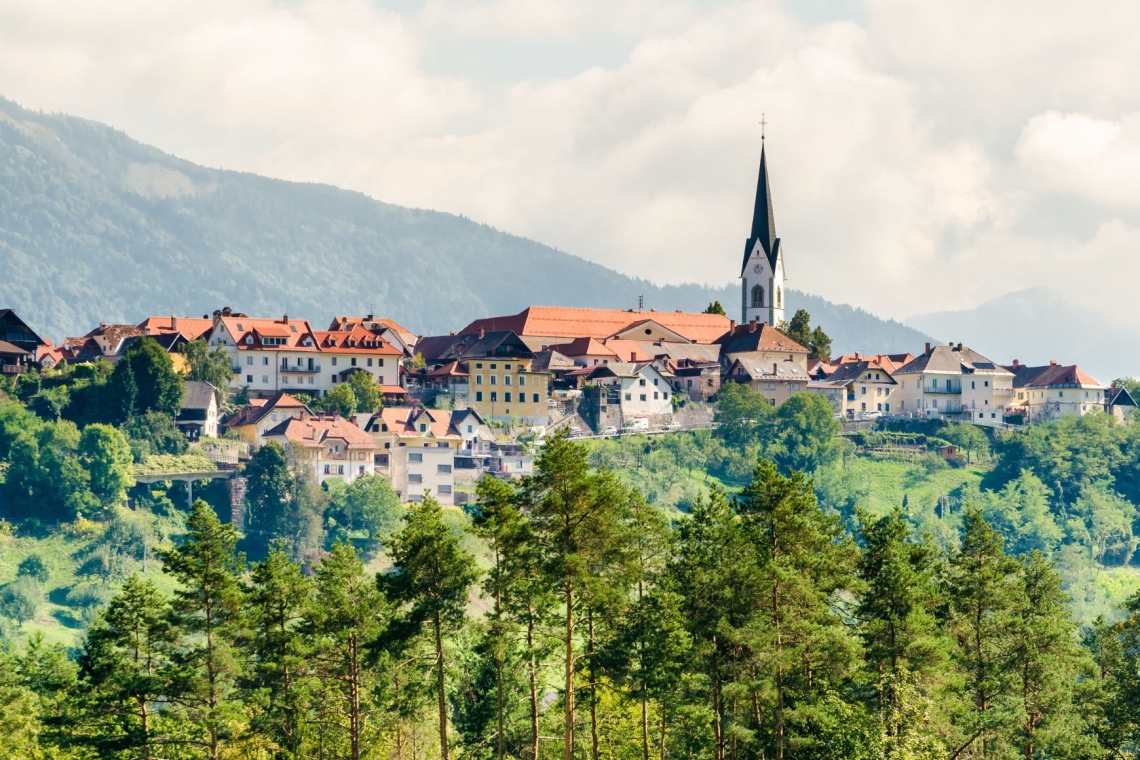 Radovljiški občinski svet potrdil osnutek koncesije za zobozdravstvo in ceno za odvoz nagrobnih sveč