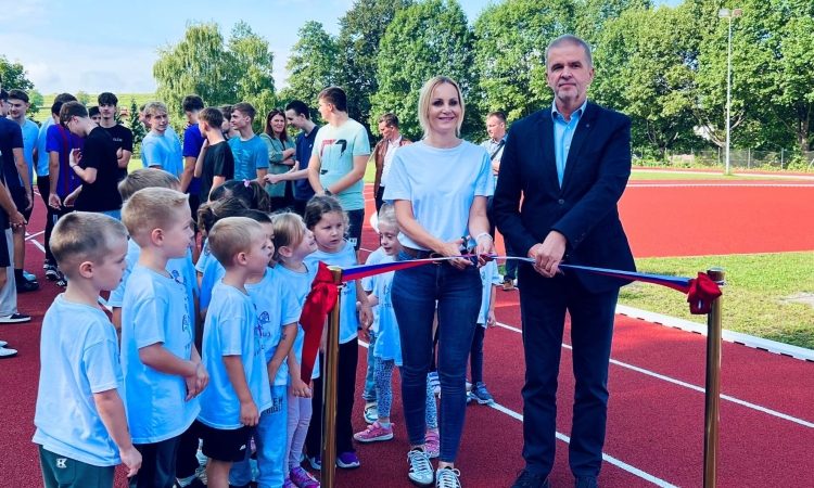 Na Ptuju odprli prenovljeno atletsko stezo pri Šolskem centru