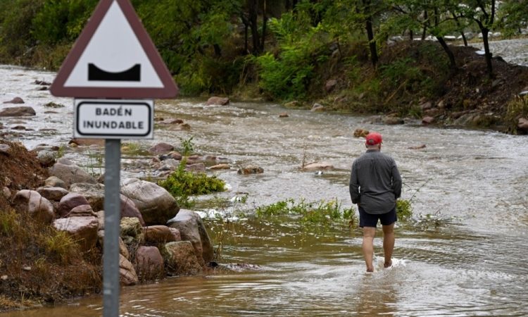 Vzhodni del Španije ohromilo neurje z obilnimi padavinami
