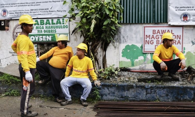 Močan potres stresel Filipine, najmanj pet mrtvih