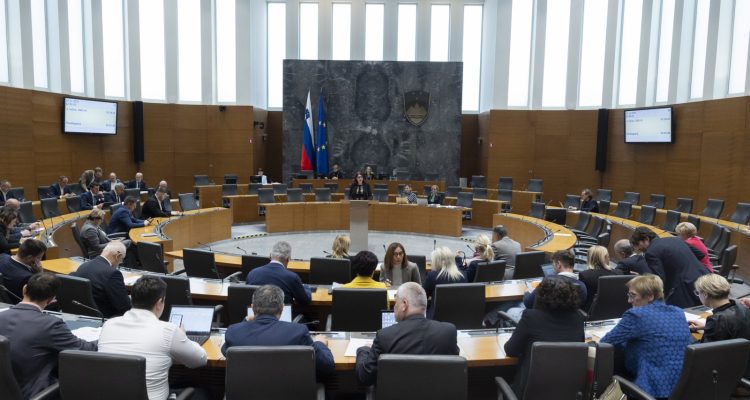 Katič in Poklukarju prenehala funkcija ministra, oba odstopila zaradi dogodkov v Novem mestu