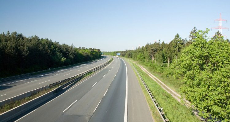 Poslanci na izredni seji o podaljšanju vinjet