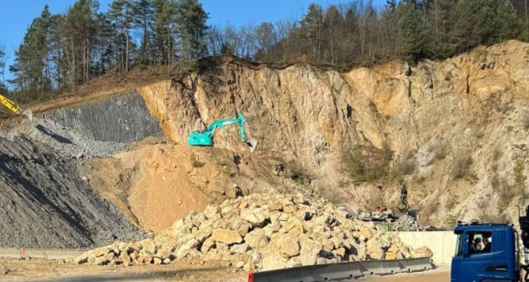 Velenje od države pričakuje pojasnila glede dogajanja v opuščenem kamnolomu Selo