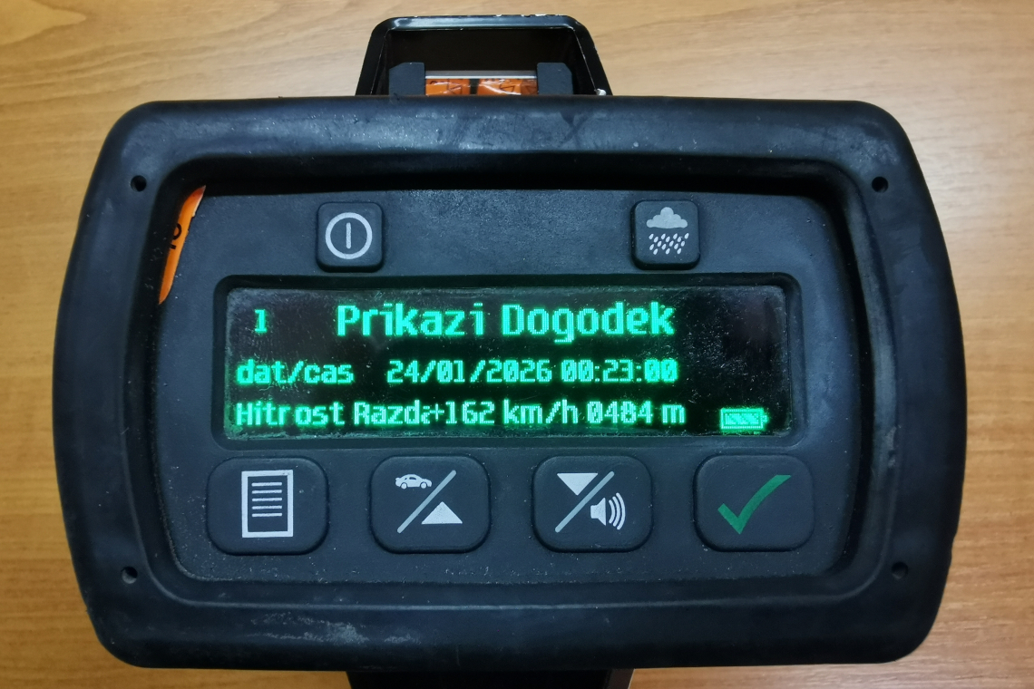 Na območju Ribnice vozil kar 162 kilometrov na uro