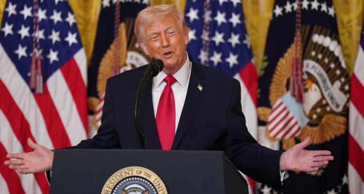 Trump članom kabineta podaril čevlje