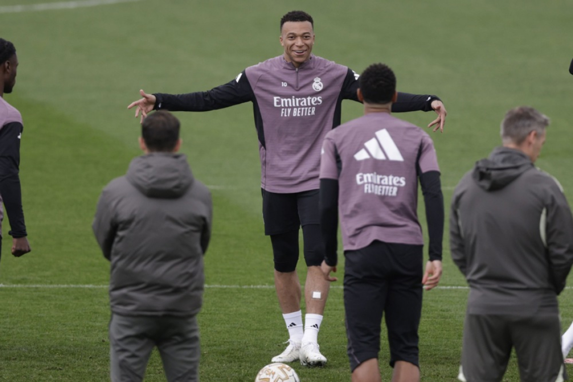 Mbappe zavrnil novice o zdravljenju napačnega kolena