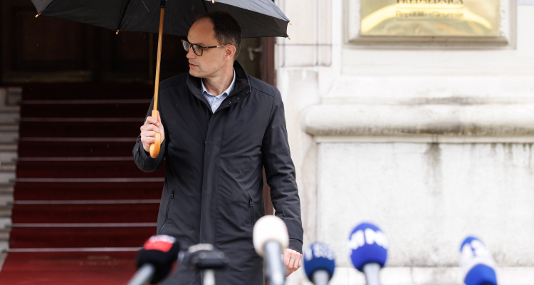 Demokratom vodenje mandatno-volilne komisije, Resni.ci podpredsedniško mesto
