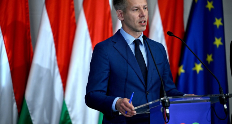 Magyar predstavil del ministrske ekipe in pozval k odstopom
