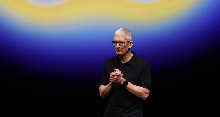 Tim Cook zapušča vodenje Appla John Ternus novi izvršni direktor