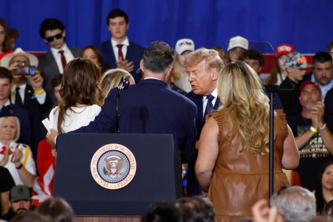 Trump napovedal skorajšnji dogovor z Iranom