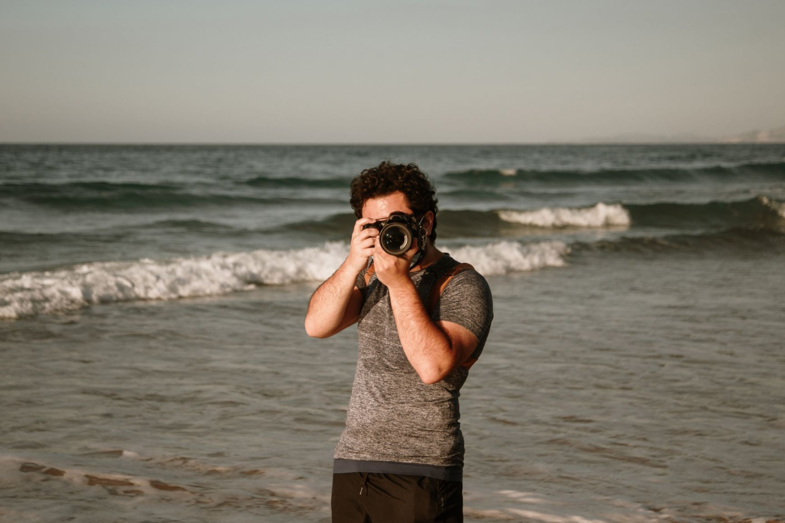 Policija opozarja na nevarnosti fotografiranja otrok na plažah